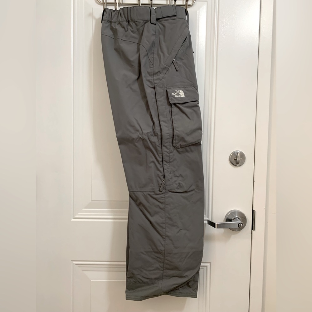 The North Face Hyvent Ski/Snowboard Pants. Size Large Gray